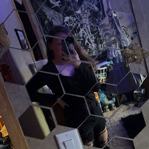 Meet your Posher, Izabella